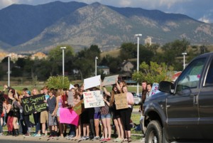 Students protest a proposal by the Jefferson County School Board to emphasize patriotism and downplay civil unrest in the teaching of U.S. history on Sept. 23.  /Brennan Linsley/AP)