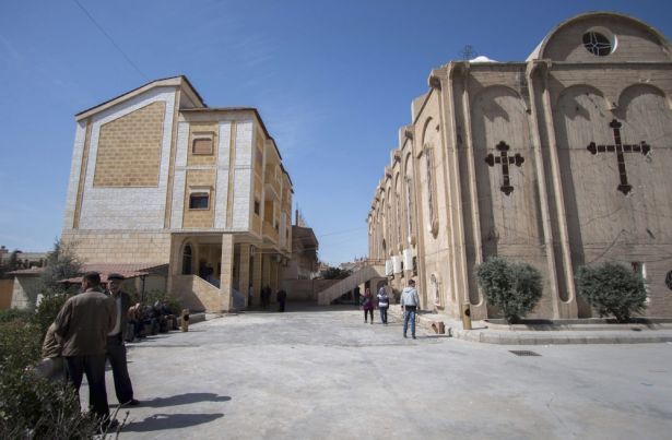Christian fighters from throughout Syria arrive to defend Biblical town from ISIL