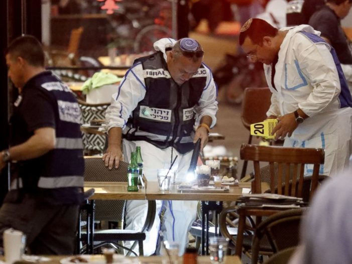 Palestinian gunmen kill 4 in Tel Aviv mall; UN’s Ban ‘shocked’ at praise for attacks