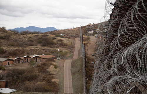 10,000 migrants in ‘mother of all caravans’ heading toward U.S. southern border 10,000 migrants in ‘mother of all caravans’ heading toward U.S. southern border