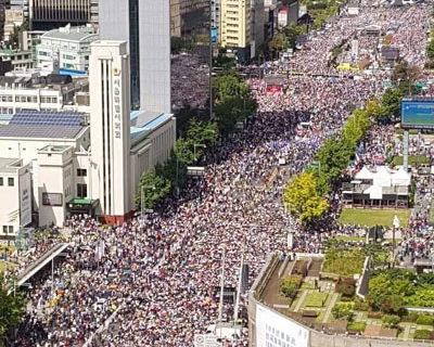 Impeachment East: Millions in Seoul demand ouster of leftist president, justice minister