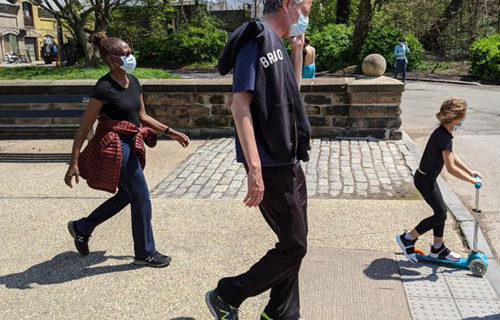 New York mayor spotted taking ‘non-essential’ stroll — 11 miles from home New York mayor spotted taking ‘non-essential’ stroll — 11 miles from home