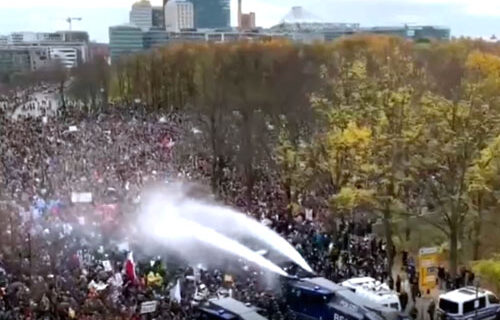 Covid tyranny? Berlin police hose down, beat peaceful crowds protesting lockdown law Covid tyranny? Berlin police hose down, beat peaceful crowds protesting lockdown law