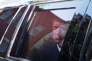 Trump wades into the Swamp, gets hero’s welcome at Capitol Hill Club