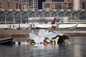 Reports: One air traffic controller was doing work of two; Plane had to abort landing day earlier