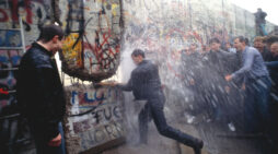 Socialism in history and these theaters; Yes, we have seen this movie before