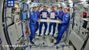 Shenzhou-20 crew may be stranded; Could the U.S. mount a rescue?