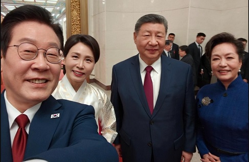 South Korea’s Lee giddy after selfie ‘of a lifetime’ with Xi Jinping in China