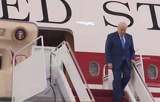 What’s dangerously wrong about that Air Force One swap story, says aide who carried nuclear football